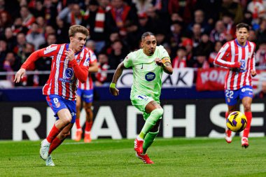 Pablo Barrios ve Raphinha LaLiga EA SPORTS maçı sırasında Atletico de Madrid ve FC Barcelona (Maciej Rogowski) takımları arasında görüldü.)