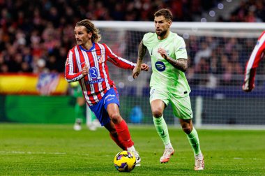 Antoine Griezmann ve Inigo Martinez LaLiga EA SPORTS maçında Atletico de Madrid ve FC Barcelona (Maciej Rogowski) takımları arasında görüldü.)