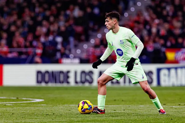 Atletico de Madrid ve FC Barcelona (Maciej Rogowski) takımları arasında oynanan LaLiga EA SPORTS maçında Pedri görüldü)