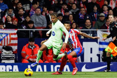 Lamine Yamal ve Reinildo LaLiga EA SPORTS maçı sırasında Atletico de Madrid ve FC Barcelona (Maciej Rogowski)