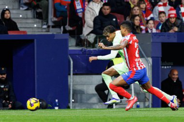 Lamine Yamal ve Reinildo LaLiga EA SPORTS maçı sırasında Atletico de Madrid ve FC Barcelona (Maciej Rogowski)