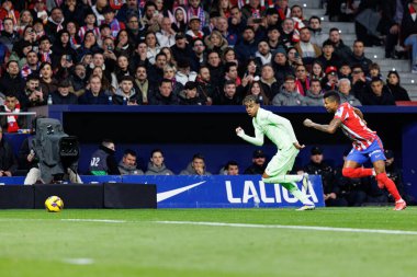 Lamine Yamal ve Reinildo LaLiga EA SPORTS maçı sırasında Atletico de Madrid ve FC Barcelona (Maciej Rogowski)