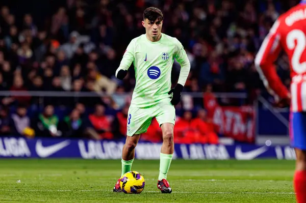 Atletico de Madrid ve FC Barcelona (Maciej Rogowski) takımları arasında oynanan LaLiga EA SPORTS maçında Pedri görüldü)
