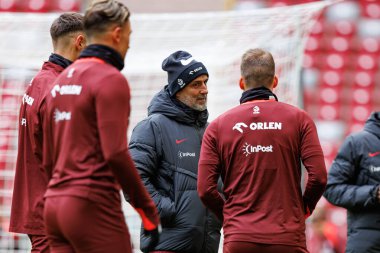 Michal Probierz, 2025 Mart 'ındaki maçlardan önce Polonya Milli Futbol Takımı' nın ikinci antrenmanı sırasında görüldü (Maciej Rogowski)