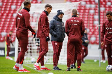 Michal Probierz, 2025 Mart 'ındaki maçlardan önce Polonya Milli Futbol Takımı' nın ikinci antrenmanı sırasında görüldü (Maciej Rogowski)
