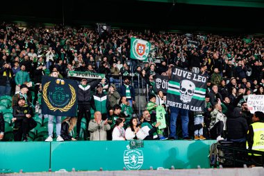 Spor taraftarları Liga Portekiz maçı sırasında Estadio Jose Alvalade 'de (Maciej Rogowski) Sportif CP ve FC Famalicao takımları arasında görüldü.)