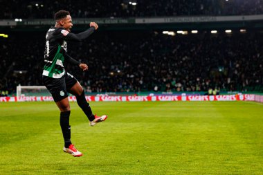 Geny Catamo, Liga Portekiz maçında attığı gol sonrasında Estadio Jose Alvalade 'deki FC Famalicao (Maciej Rogowski)