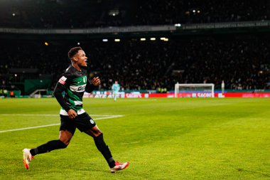 Geny Catamo, Liga Portekiz maçında attığı gol sonrasında Estadio Jose Alvalade 'deki FC Famalicao (Maciej Rogowski)