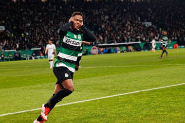 Geny Catamo, Liga Portekiz maçında attığı gol sonrasında Estadio Jose Alvalade 'deki FC Famalicao (Maciej Rogowski)