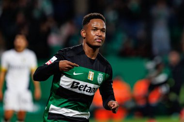 Geny Catamo, Liga Portekiz maçında attığı gol sonrasında Estadio Jose Alvalade 'deki FC Famalicao (Maciej Rogowski)