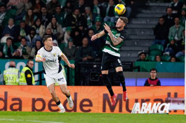 Mirko Topiç ve Zeno Debast, Liga Portekiz maçı sırasında Estadio Jose Alvalade 'de (Maciej Rogowski) Sportif CP ve FC Famalicao takımları arasında görüldü.)