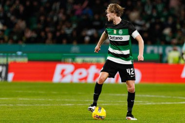 Morten Hjulmand, Liga Portekiz maçı sırasında Estadio Jose Alvalade 'de (Maciej Rogowski) Sporting CP ve FC Famalicao takımları arasında görüldü.)