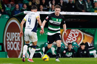 Enea Mihaj ve Viktor Gyokeres, Liga Portekiz maçı sırasında Estadio Jose Alvalade 'de (Maciej Rogowski) Sporting CP ve FC Famalicao takımları arasında görüldü.)
