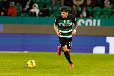 Maximiliano Araujo, Liga Portekiz maçı sırasında Estadio Jose Alvalade 'de (Maciej Rogowski) Sporting CP ve FC Famalicao takımları arasında görüldü.)