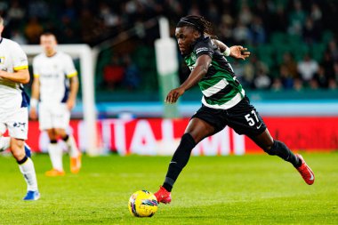 Estadio Jose Alvalade 'de (Maciej Rogowski) Sporting CP ve FC Famalicao takımları arasında oynanan Liga Portekiz maçı sırasında görülen Geovany Quenda)