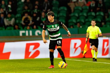 Maximiliano Araujo, Liga Portekiz maçı sırasında Estadio Jose Alvalade 'de (Maciej Rogowski) Sporting CP ve FC Famalicao takımları arasında görüldü.)