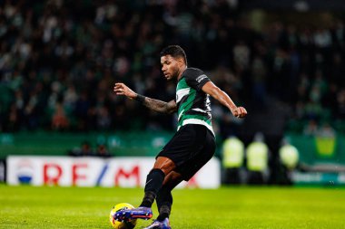 Matheus Reis, Liga Portekiz maçı sırasında Estadio Jose Alvalade 'de (Maciej Rogowski) Sporting CP ve FC Famalicao takımları arasında görüldü.)