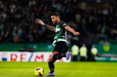 Matheus Reis, Liga Portekiz maçı sırasında Estadio Jose Alvalade 'de (Maciej Rogowski) Sporting CP ve FC Famalicao takımları arasında görüldü.)