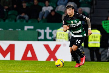 Maximiliano Araujo, Liga Portekiz maçı sırasında Estadio Jose Alvalade 'de (Maciej Rogowski) Sporting CP ve FC Famalicao takımları arasında görüldü.)