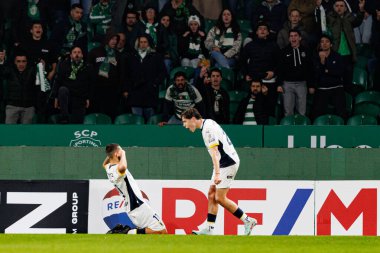 Oscar Aranda ve Gustavo Sa, Estadio Jose Alvalade 'deki (Maciej Rogowski) Sporting CP ve FC Famalicao takımları arasında oynanan Liga Portekiz maçında gol attıktan sonra kutlama yaparken görüldü.)