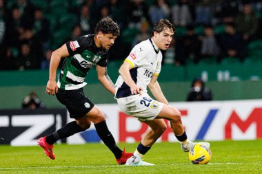 Maximiliano Araujo ve Gustavo Sa Liga Portekiz maçı sırasında Estadio Jose Alvalade 'de (Maciej Rogowski) Sporting CP ve FC Famalicao takımları arasında görüldü.)