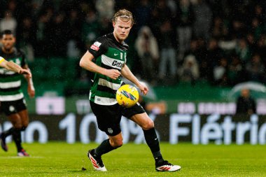 Morten Hjulmand, Liga Portekiz maçı sırasında Estadio Jose Alvalade 'de (Maciej Rogowski) Sporting CP ve FC Famalicao takımları arasında görüldü.)