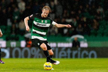 Morten Hjulmand, Liga Portekiz maçı sırasında Estadio Jose Alvalade 'de (Maciej Rogowski) Sporting CP ve FC Famalicao takımları arasında görüldü.)