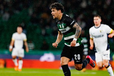 Maximiliano Araujo, Liga Portekiz maçı sırasında Estadio Jose Alvalade 'de (Maciej Rogowski) Sporting CP ve FC Famalicao takımları arasında görüldü.)