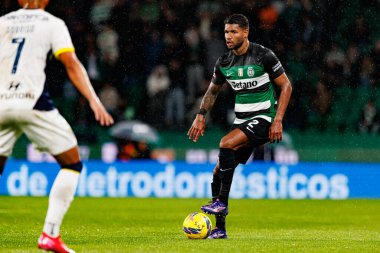 Matheus Reis, Liga Portekiz maçı sırasında Estadio Jose Alvalade 'de (Maciej Rogowski) Sporting CP ve FC Famalicao takımları arasında görüldü.)