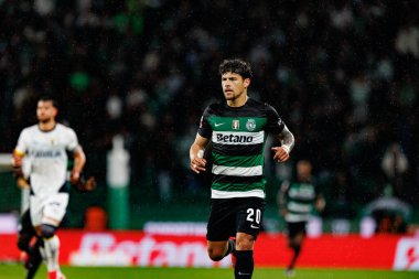 Maximiliano Araujo, Liga Portekiz maçı sırasında Estadio Jose Alvalade 'de (Maciej Rogowski) Sporting CP ve FC Famalicao takımları arasında görüldü.)