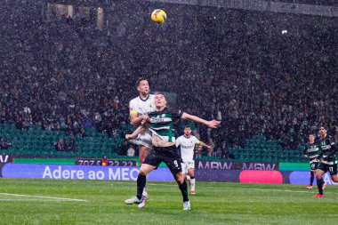 Justin De Haas ve Viktor Gyokeres, Liga Portekiz maçı sırasında Estadio Jose Alvalade 'de (Maciej Rogowski) Sporting CP ve FC Famalicao takımları arasında görüldü.)