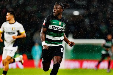 Estadio Jose Alvalade 'de (Maciej Rogowski) Sporting CP ve FC Famalicao takımları arasında oynanan Liga Portekiz maçı sırasında görülen Geovany Quenda)