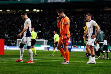 Enea Mihaj, Lazar Careviç ve Mirko Topiç, Liga Portekiz maçı sırasında Estadio Jose Alvalade 'de (Maciej Rogowski) Sporting CP ve FC Famalicao takımları arasında görüldü.)