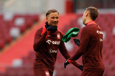 Matty Cash ve Przemyslaw Frankowski, 2025 Mart 'ındaki maçlardan önce Polonya Milli Futbol Takımı' nın üçüncü antrenmanı sırasında görüldü (Maciej Rogowski)