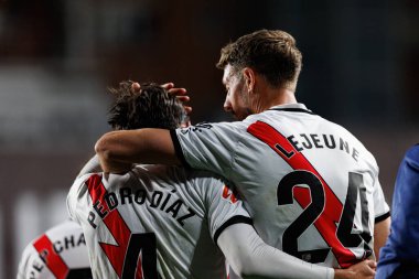  Pedro Diaz ve Florian Lejeune, Estadio de Vallecas 'ta Rayo Vallecano ve Real Sociedad de Futbol takımları arasında oynanan LaLiga EA Spor maçında gol üstüne gol atarken görüldü (Maciej Rogowski)