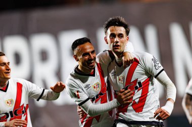 Pedro Diaz ve Alvaro Garcia, Estadio de Vallecas 'taki Rayo Vallecano ve Real Sociedad de Futbol takımları arasındaki LaLiga EA Spor maçında gol attıktan sonra kutlama yaparken görüldü (Maciej Rogowski)