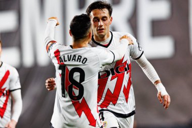 Pedro Diaz ve Alvaro Garcia, Estadio de Vallecas 'taki Rayo Vallecano ve Real Sociedad de Futbol takımları arasındaki LaLiga EA Spor maçında gol attıktan sonra kutlama yaparken görüldü (Maciej Rogowski)