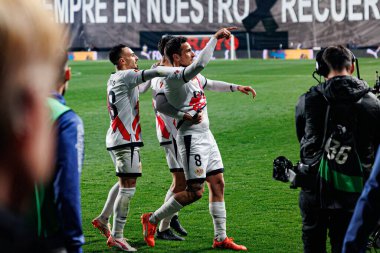 Rayo oyuncuları, Estadio de Vallecas 'ta Rayo Vallecano ve Real Sociedad de Futbol takımları arasında oynanan LaLiga EA Spor karşılaşmasında Oscar Trejo' dan gol üstüne gol atarken görüldü (Maciej Rogowski)