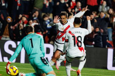 Oscar Trejo, LaLiga EA SPORTS maçında Estadio de Vallecas 'ta Rayo Vallecano ve Real Sociedad de Futbol takımları arasında gol attıktan sonra kutlama yaparken görüldü.)