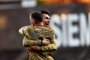 Martin Zubimendi ve Sergio Gomez, Estadio de Vallecas 'taki Rayo Vallecano ve Real Sociedad de Futbol (Maciej Rogowski) takımları arasında oynanan LaLiga EA SPORTS maçında gol attıktan sonra kutlama yaparken görüldü.)
