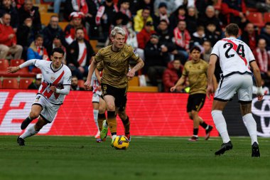 Orri Steinn Oskarsson, LaLiga EA SPORTS maçı sırasında Estadio de Vallecas 'ta Rayo Vallecano ve Real Sociedad de Futbol takımları arasında görüldü (Maciej Rogowski)