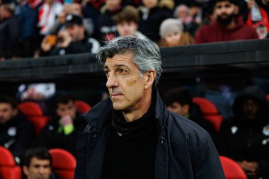 Estadio de Vallecas 'taki Rayo Vallecano ve Real Sociedad de Futbol (Maciej Rogowski) takımları arasında LaLiga EA SPORTS maçı sırasında görülen Imanol Alguacil Barrenetxea)