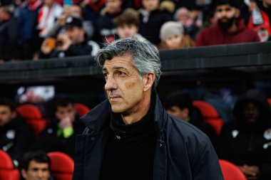 Estadio de Vallecas 'taki Rayo Vallecano ve Real Sociedad de Futbol (Maciej Rogowski) takımları arasında LaLiga EA SPORTS maçı sırasında görülen Imanol Alguacil Barrenetxea)