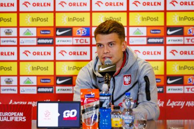 Kamil Piatkowski, 2026 Dünya Kupası 'nda Litvanya' ya karşı oynanan Dünya Kupası öncesinde Polonya Milli Takım Resmi Basın Konferansı sırasında görüldü (Maciej Rogowski)