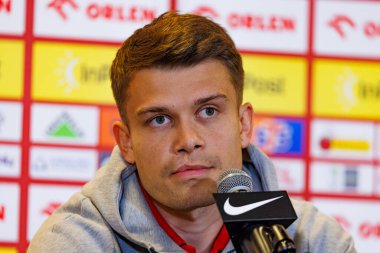 Kamil Piatkowski, 2026 Dünya Kupası 'nda Litvanya' ya karşı oynanan Dünya Kupası öncesinde Polonya Milli Takım Resmi Basın Konferansı sırasında görüldü (Maciej Rogowski)