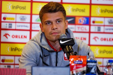 Kamil Piatkowski, 2026 Dünya Kupası 'nda Litvanya' ya karşı oynanan Dünya Kupası öncesinde Polonya Milli Takım Resmi Basın Konferansı sırasında görüldü (Maciej Rogowski)