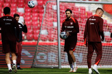 Bartosz Bereszynski, 2026 Dünya Kupası 'nda Litvanya ile oynanan Dünya Kupası öncesinde Polonya Milli Futbol Takımı Resmi Eğitimi sırasında görüldü (Maciej Rogowski)