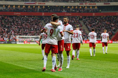 Robert Lewandowski ve Jan Bednarek, PGE Narodowy 'de (Maciej Rogowski) Polonya ve Litvanya milli takımları arasında oynanan 2026 Dünya Kupası ön eleme maçında gol üstüne gol atarken görüldü.)