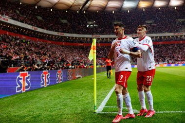 Robert Lewandowski ve Krzysztof Piatek, PGE Narodowy 'de (Maciej Rogowski) Polonya ve Litvanya milli takımları arasındaki Dünya Kupası 2026 Avrupa Ön eleme maçında gol attıktan sonra kutlama yaparken görüldü.)