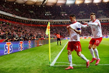 Robert Lewandowski ve Krzysztof Piatek, PGE Narodowy 'de (Maciej Rogowski) Polonya ve Litvanya milli takımları arasındaki Dünya Kupası 2026 Avrupa Ön eleme maçında gol attıktan sonra kutlama yaparken görüldü.)